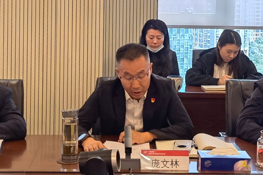 园区公司党委书记、董事长庞文林讲党课.jpg